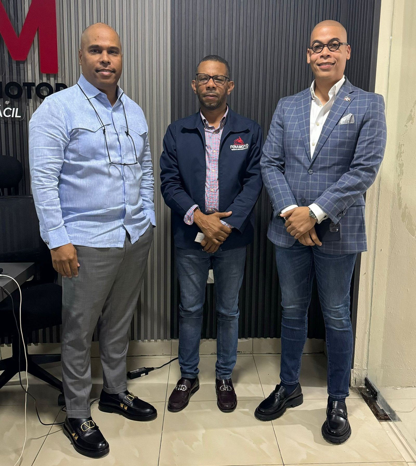 Representantes de UDOMIPYME durante una visita institucional