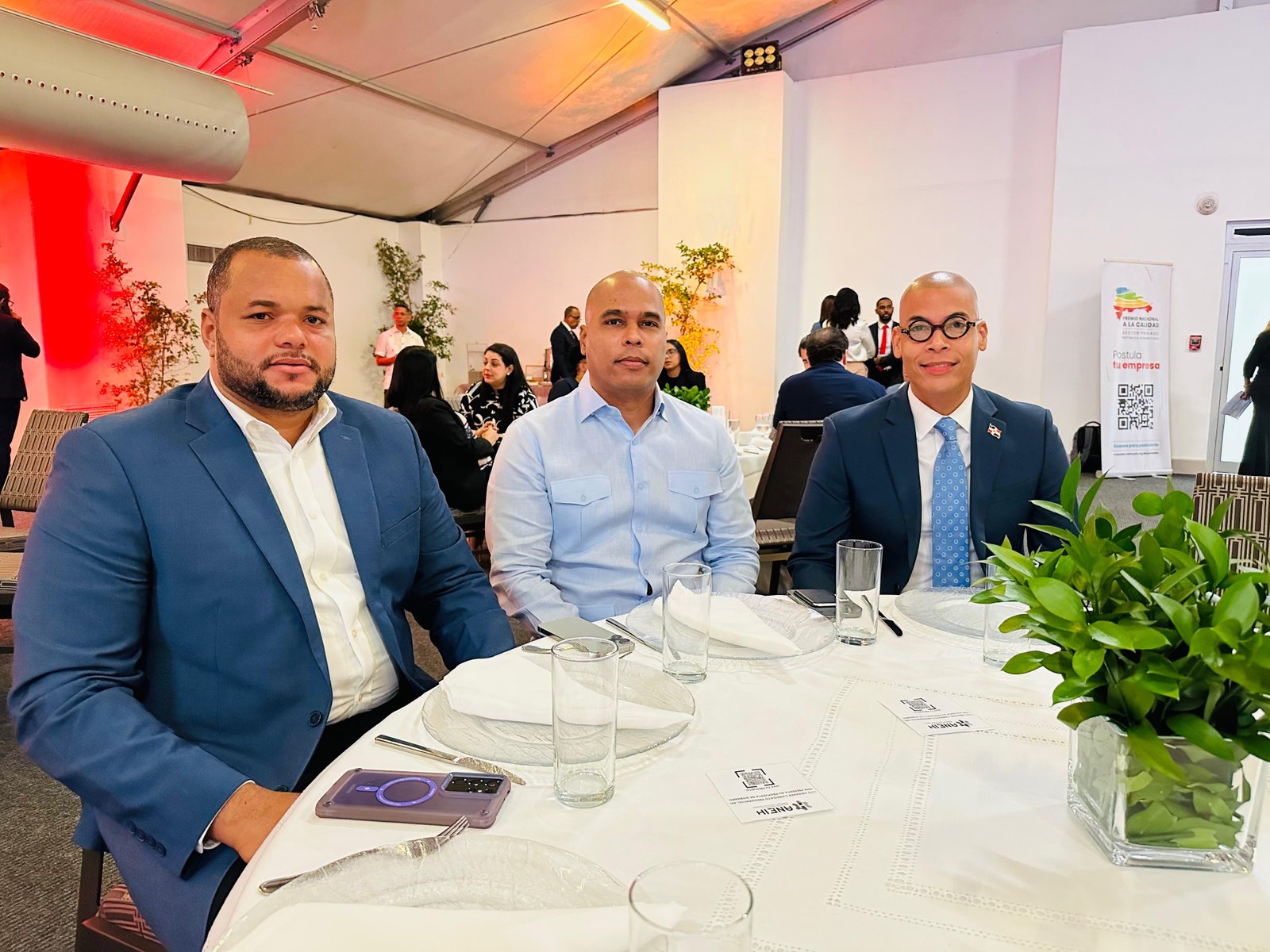 Directivos de UDOMIPYME durante una actividad empresarial
